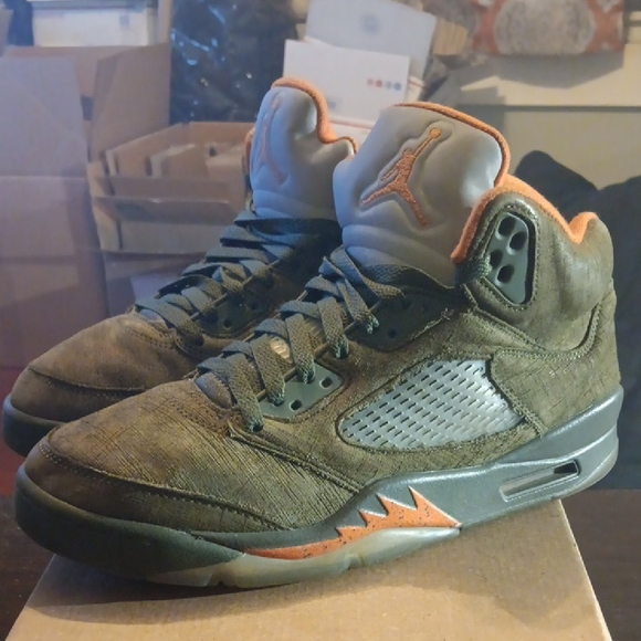 Jordan 5 Retro (2024) Olive Mens SZ 9 Womens SZ 10.5 EUC - Picture 2 of 9